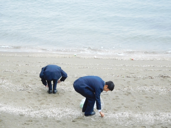 三郎海岸での海岸清掃 (浅口市寄島町)インターアクトクラブ