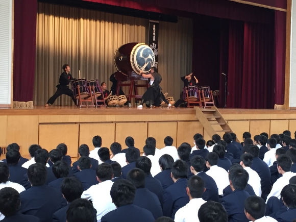 演奏は倉敷天領太鼓のみなさんです。