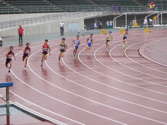 200ｍ決勝　９レーン岡田 ８レーン森田