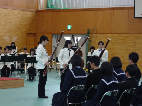 ◆楽器紹介を高校生のMCで行いました。写真は“ファゴット”という木管楽器です。