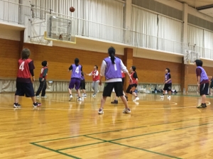 3年生(+OG)vs1、2年生の試合の風景