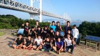 瀬戸大橋と瀬戸内海をバックに記念撮影です。
