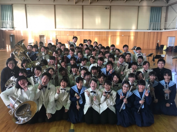 浜松市立佐鳴台中学校吹奏楽部のみんなと音楽を通じて交流をさせていただきました。
