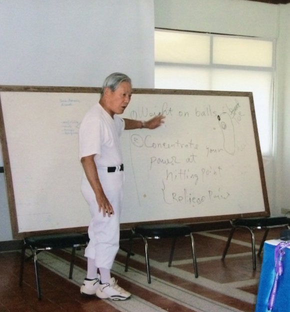 タイで野球の講義をする師匠