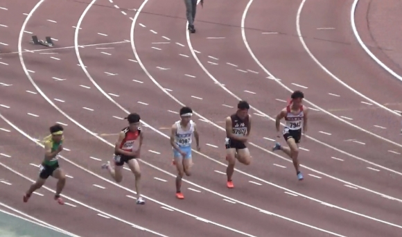 100m決勝　30m付近　右から2番目　高田