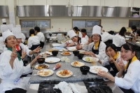 美味しくてみんな笑顔!