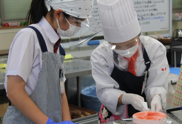 中学生お菓子作り教室開催！