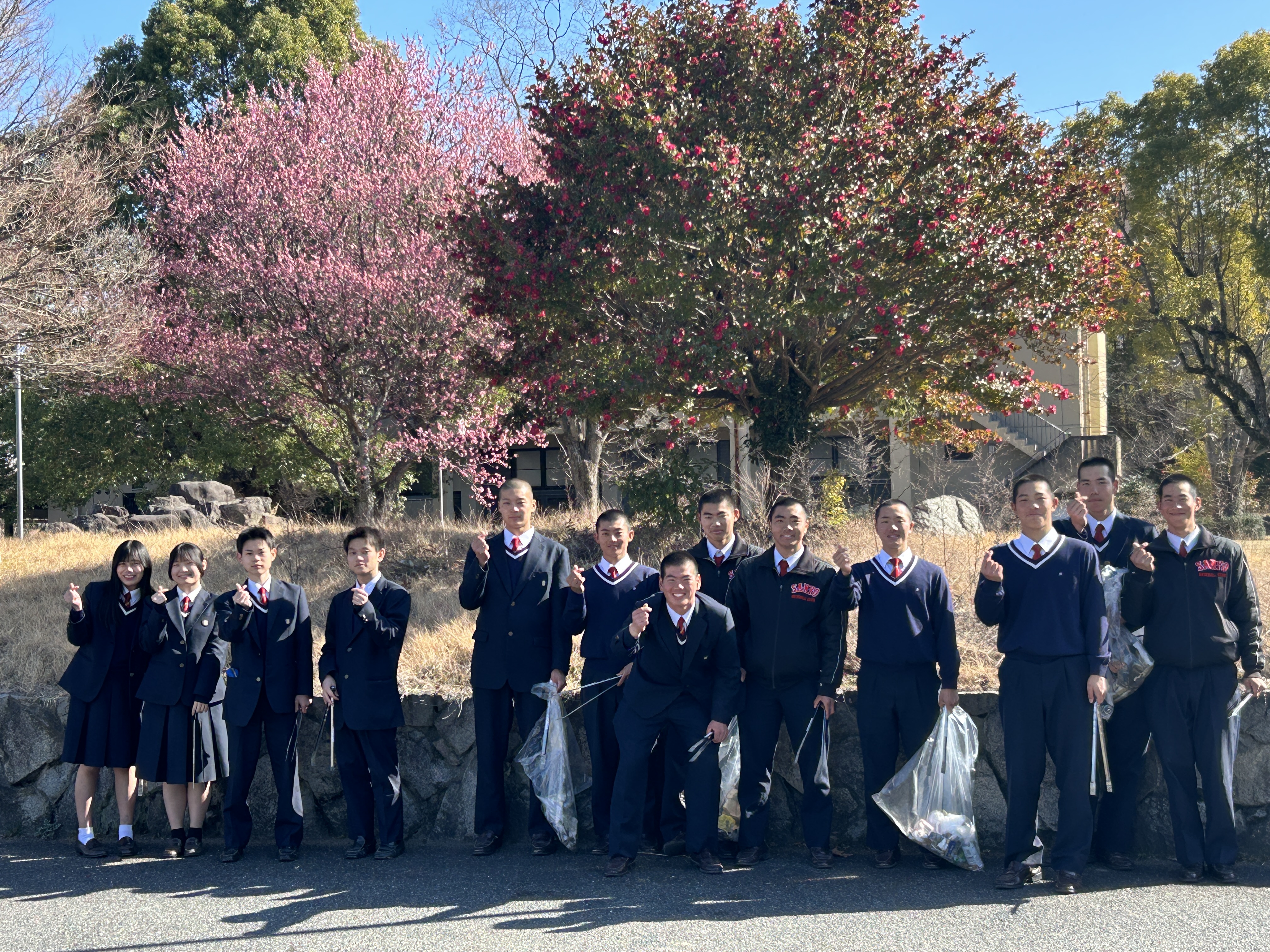 天草公園周辺の清掃活動(浅口市)
