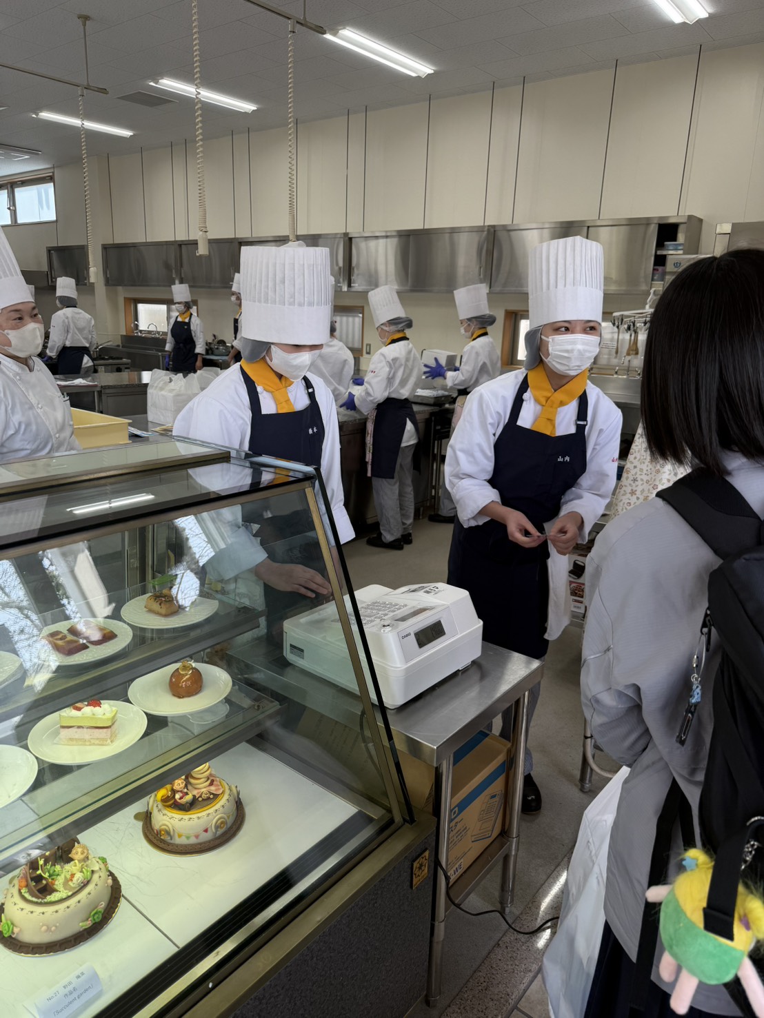 新入生登校日　焼菓子販売