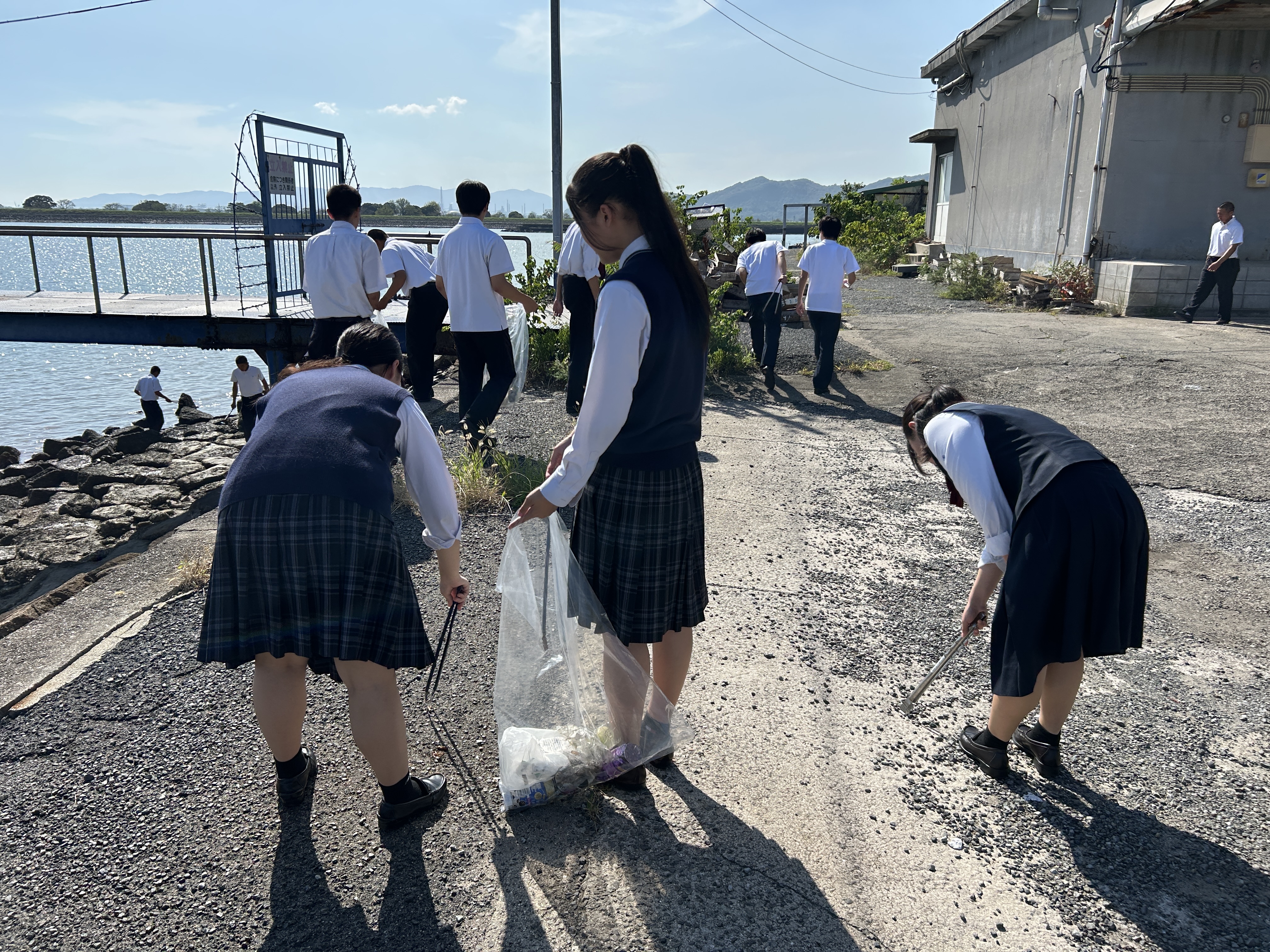 伏越港周辺清掃(笠岡市)